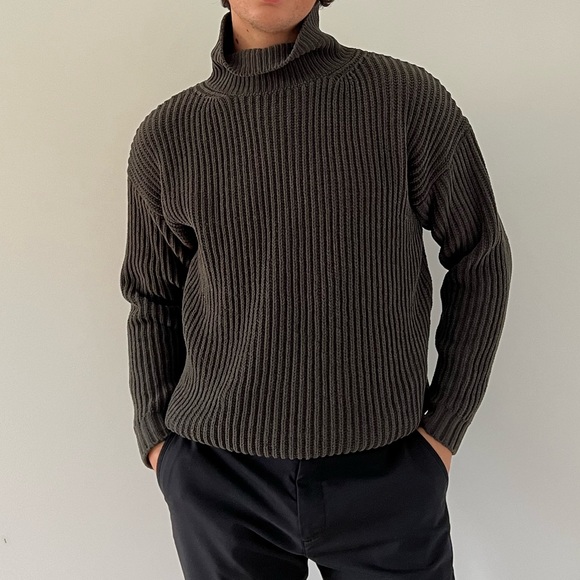 Chunky Knit Turtle Neck - Picture 1 of 2